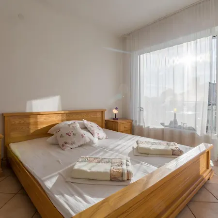 With A Parking Space - 20966